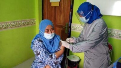 Seluruh Tenaga Kependidikan di Bojonegoro Mulai Divaksin