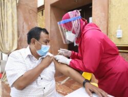 Pemkot Surabaya Terus Lakukan Vaksinasi, Kini Giliran Anggota Dewan