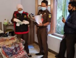 Penyidik Kejaksaan Geledah Rumah Tersangka Korupsi Bank Jatim, Temukan Barang Bukti yang Hendak Dibawa Kabur