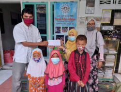 Peduli Sesama, Majelis Taklim Morokrembangan Bagi Donasi Untuk Rumah Pintar Matahari