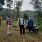Wakil Bupati Malang Didik Gatot Subroto saat meninjau lokasi rencana pelebaran jalur alternatif ke Gunung Bromo melalui Desa Benjor Kecamatan Tumpang beberapa waktu lalu