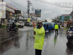 Arus Kendaraan Wisatawan dari Kota Batu Kembali Padat, Polres Malang Antisipasi Kemacetan