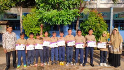 Kepala MI Mulia Palirangan Berikan Reward pada Siswa yang Berprestasi di Ajang Gitera4