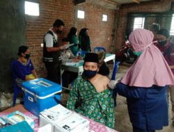 Cegah Risiko, Polres Malang Gencar Vaksin Door to Door