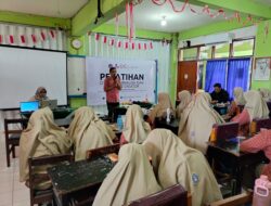 Komunikasi UMM Latih SMA Muhammadiyah 1 Denpasar Membuat Video Pendek
