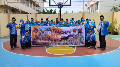 Peringati Hari Guru, Guru SMP Muhammadiyah PK Tarik Tambang hingga Memasak