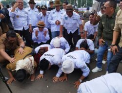 Revisi UU Desa No.6 Tahun 2014 dibahas, Massa Apdesi Sujud Syukur