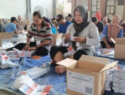 KPU Bojonegoro Lakukan Pelipatan Surat Suara Pemilihan Bupati dan Wakil Bupati Dengan Melibatkan 100 Orang Pelipat