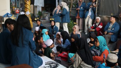 Pengabdian Masyarakat untuk Membangun Literasi pada Anak-Anak Usia Dini di Kecamatan Gubeng sebagai Kegiatan Sosial*