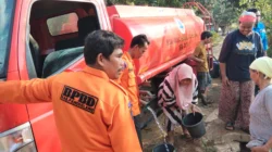 Atasi Kekeringan, Pemkab Pandeglang Salurkan 211 Ribu Liter Air Bersih ke 33 Desa