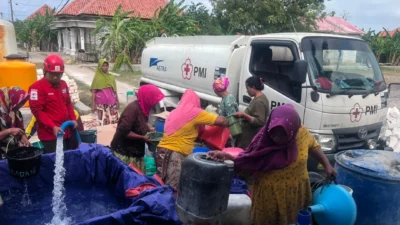 Kemarau Melanda 82 Desa, PMI Pamekasan Terus Pasok Bantuan Air Bersih